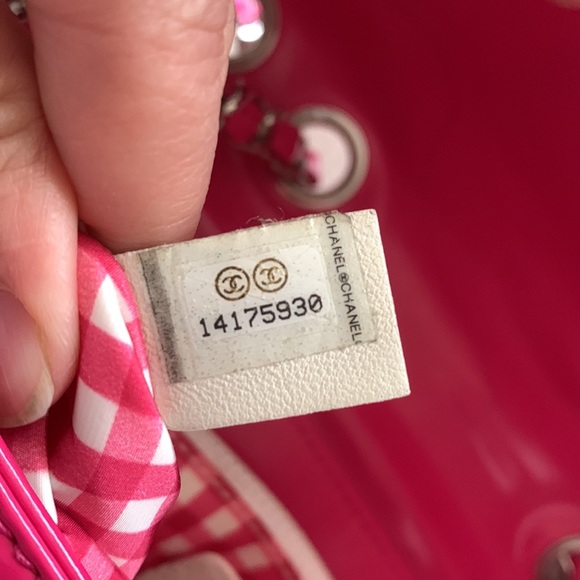 ✨HOST PICK✨CHANEL AUTH HOT PINK Patent Leather Bag - Picture 12 of 16